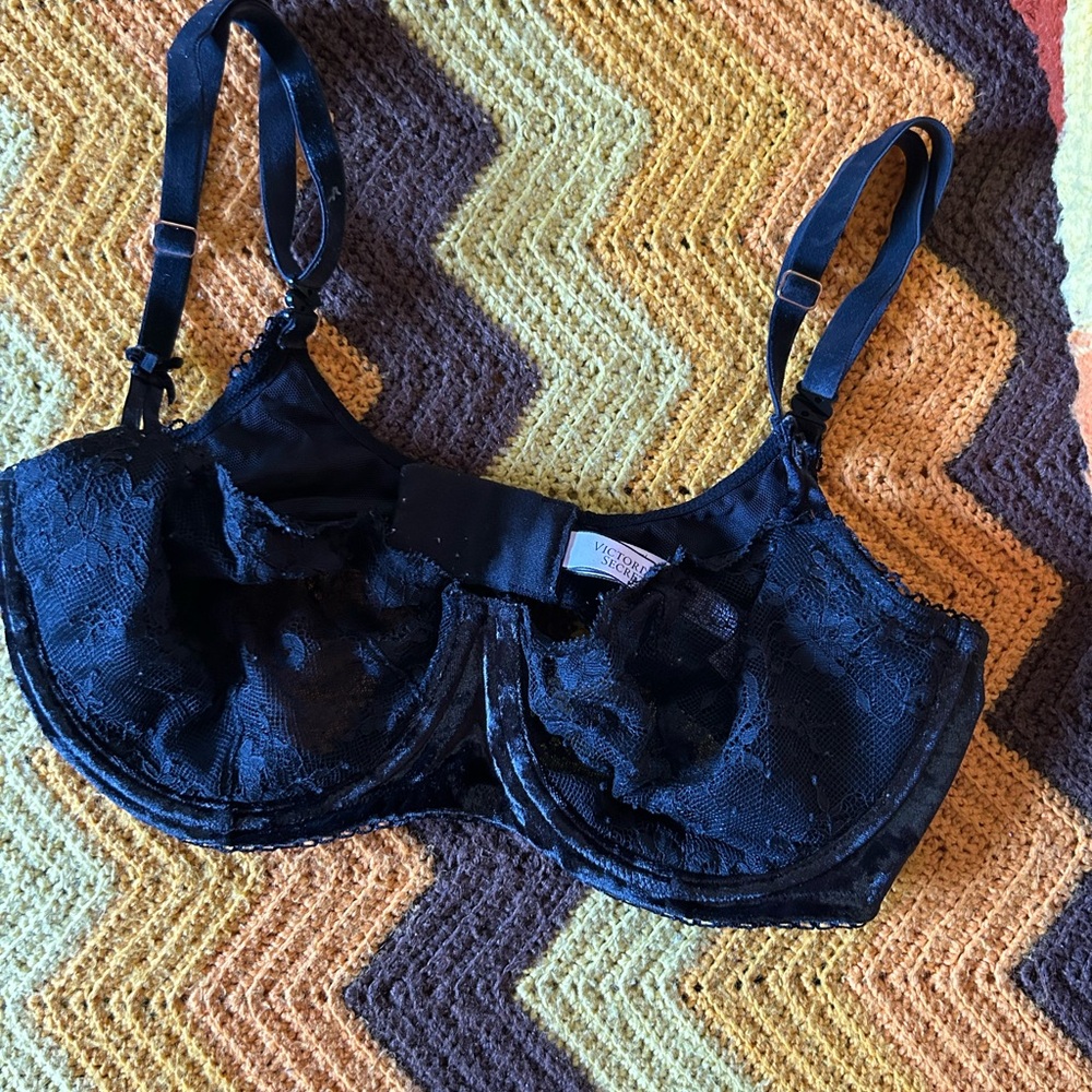 Victoria's Secret Black Lace Bow Bra
